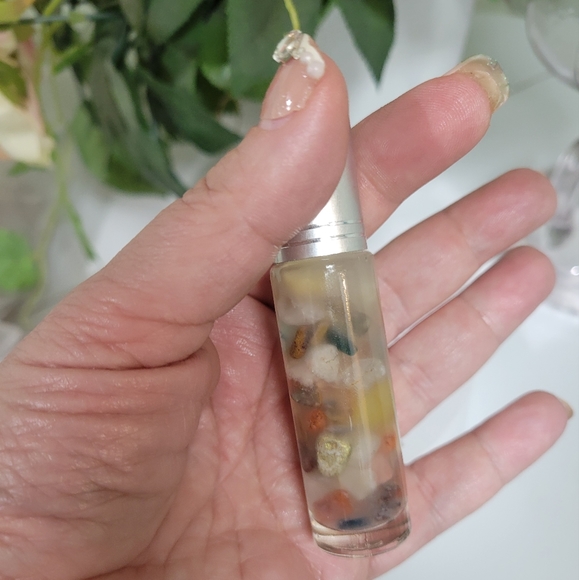 CRYSTAL INFUSED SKIN RESCUE ESSENTIAL OIL. HOMEMADE HEALTH GRADE MATERIALS 👀 - Picture 6 of 10